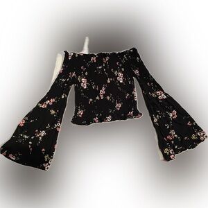 Mandee Black Floral Smocked Top NWT 💐